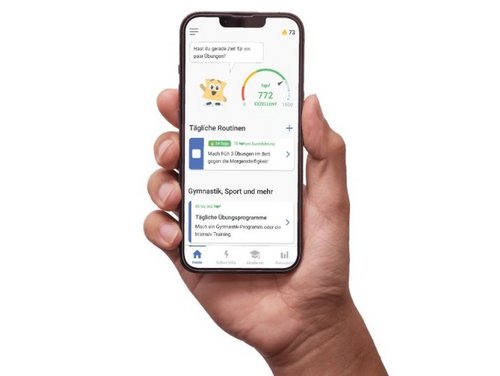 Eine Hand hält ein Handy, auf dem die Axia App geöffnet ist.