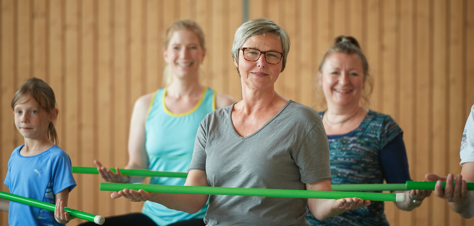 Frauen beim Sport in der Turnhalle