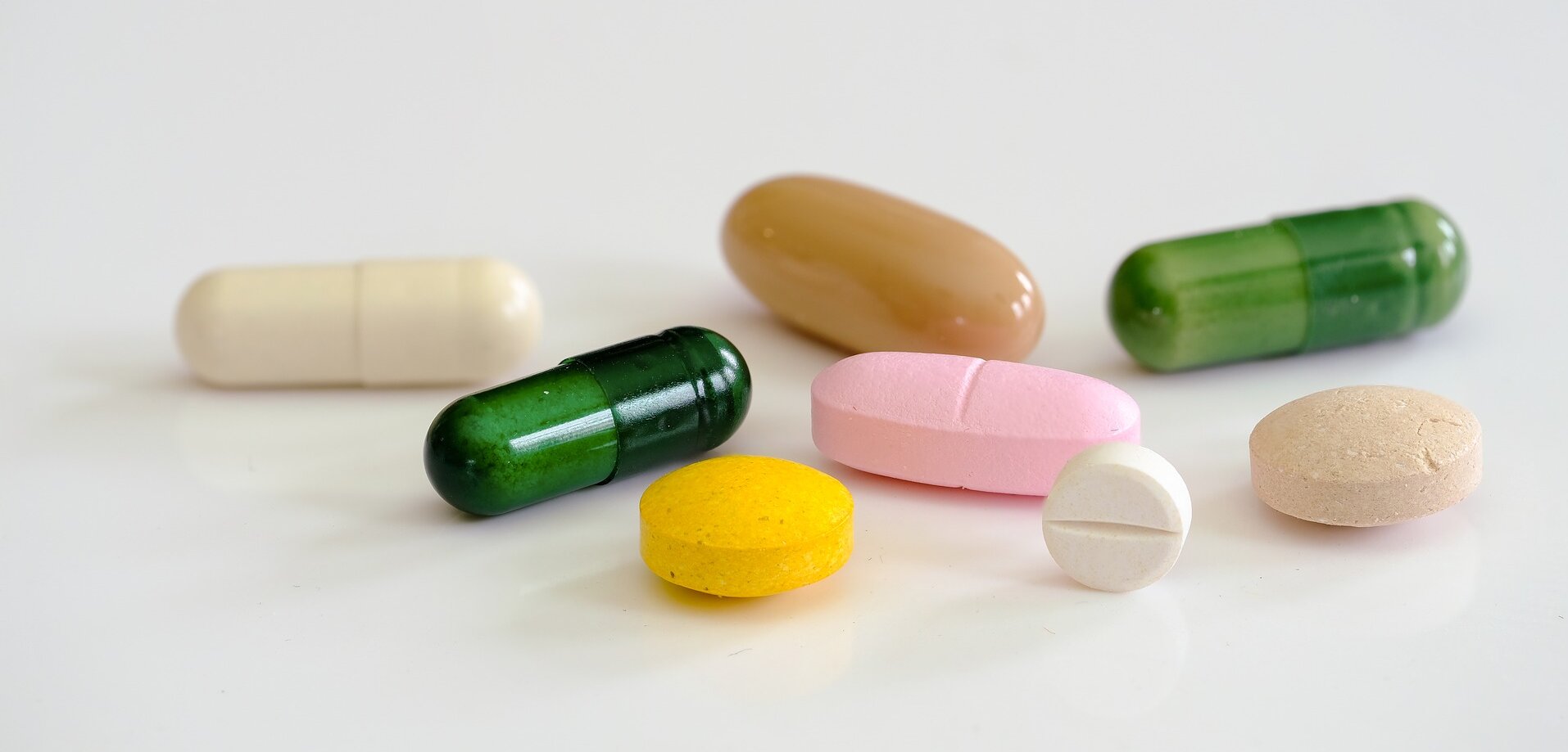 Symbolbild verschiedenfarbige Tabletten