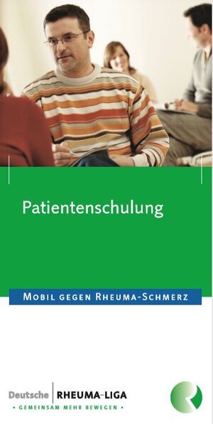 Mann macht sich Notizen Patientenschulung zum Thema Rheuma Liga rheumaliga