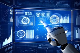 Eine Roboterhand ist vor digitalen Grafiken zu sehen.