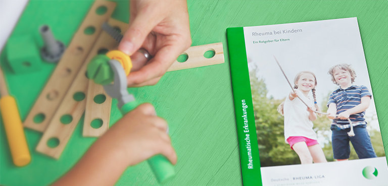 Bild von Broschüre "Rheuma bei Kindern"