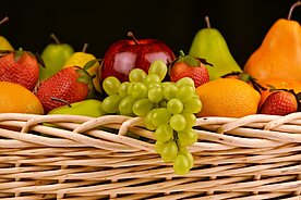 Früchte im Korb Obst