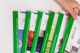 Collage mit Rheuma-Liga-Broschüren