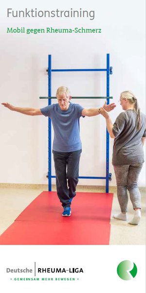Mann macht Gymnastikübung Frau steht daneben und stützt ihn