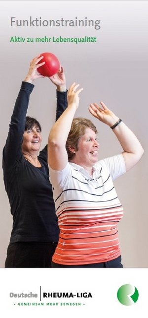 Mann macht Gymnastikübung Frau steht daneben und stützt ihn
